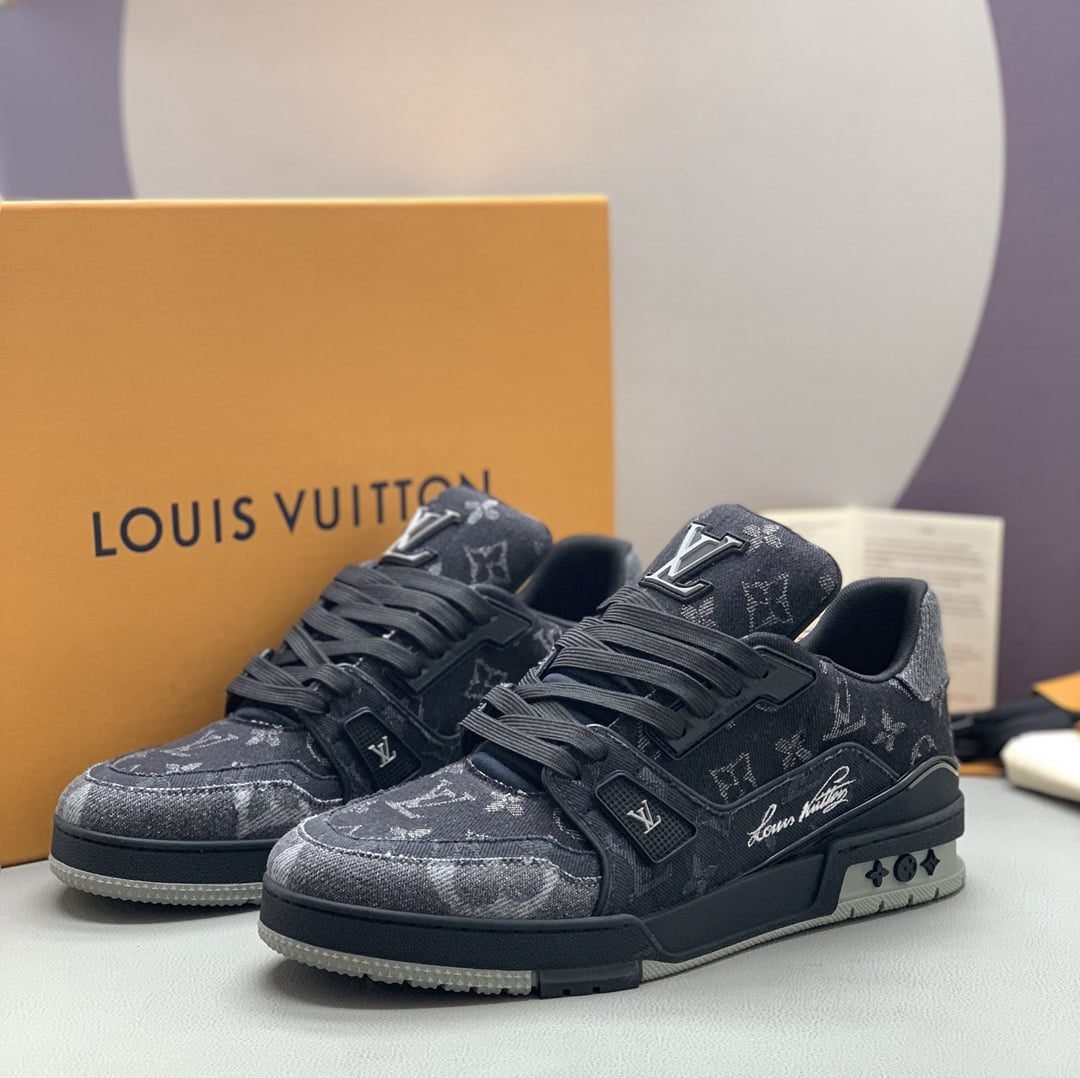 LOUIS VUITTON TRAINER SNEAKERS