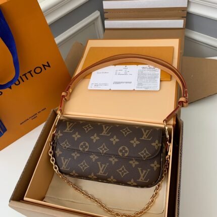 Louis Vuitton Portafoglio con catenella Ivy M81911 .Size 23.5*12*4.3cm