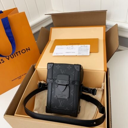 Louis Vuitton Portafoglio indossabile Vertical Trunk M82077 .Size 10.7*17.5*6.8cm