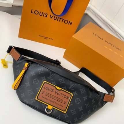 Louis Vuitton Marsupio Discovery M45220 .Size 47*20*9cm