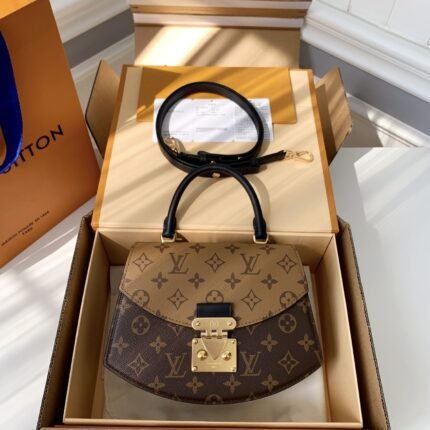 LOUIS VUITTON Show style frame M46548 SIZE:23.5*16.5*8CM