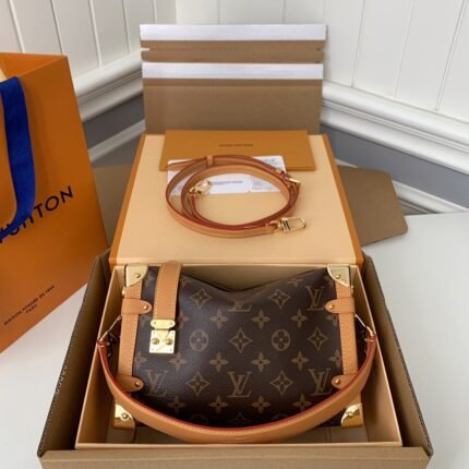 Louis Vuitton Side Trunk  M46358 .Size: 21*14*6cm