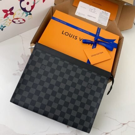 Louis Vuitton Men-s POCHETTE VOYAGE Black Flower Handbag N41696. 27 * 21 * 6cm